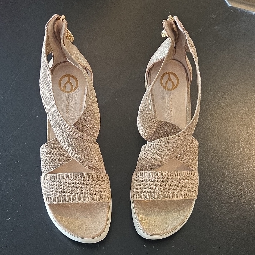 Wishbone Collection Size 10 Comfort Knit Wedge Sandals in Rose Gold